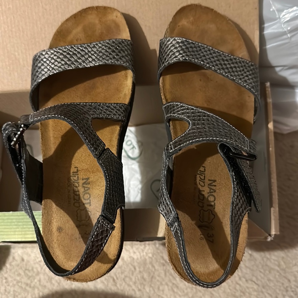 Naot Size 37 Grey Lizard Print Leather Sandal